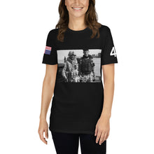 Afbeelding in Gallery-weergave laden, Re: Brothers in arms, Unisex T-Shirt
