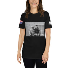 Cargar imagen en el visor de la galería, Brothers in arms, Unisex T-Shirt
