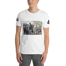 Cargar imagen en el visor de la galería, Doc to the rescue again, Unisex T-Shirt
