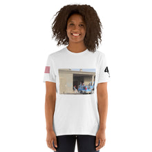 Carica l&#39;immagine nel visualizzatore di Gallery, Re: 222, Unisex T-Shirt
