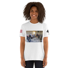 Carica l&#39;immagine nel visualizzatore di Gallery, Wisdom w/ age, Unisex T-Shirt
