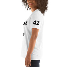 Charger l&#39;image dans la galerie, 2wks to slow the curve, Unisex T-Shirt
