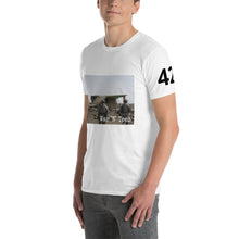 Cargar imagen en el visor de la galería, Things fall apart, Unisex T-Shirt
