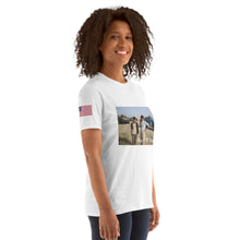 Carica l&#39;immagine nel visualizzatore di Gallery, Standby to standby, Unisex T-Shirt
